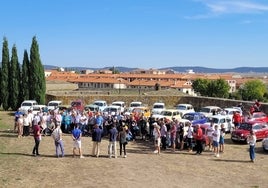 Recepción en Ciudad Rodrigo a los participantes en la concentración nacional de "Seat 600"