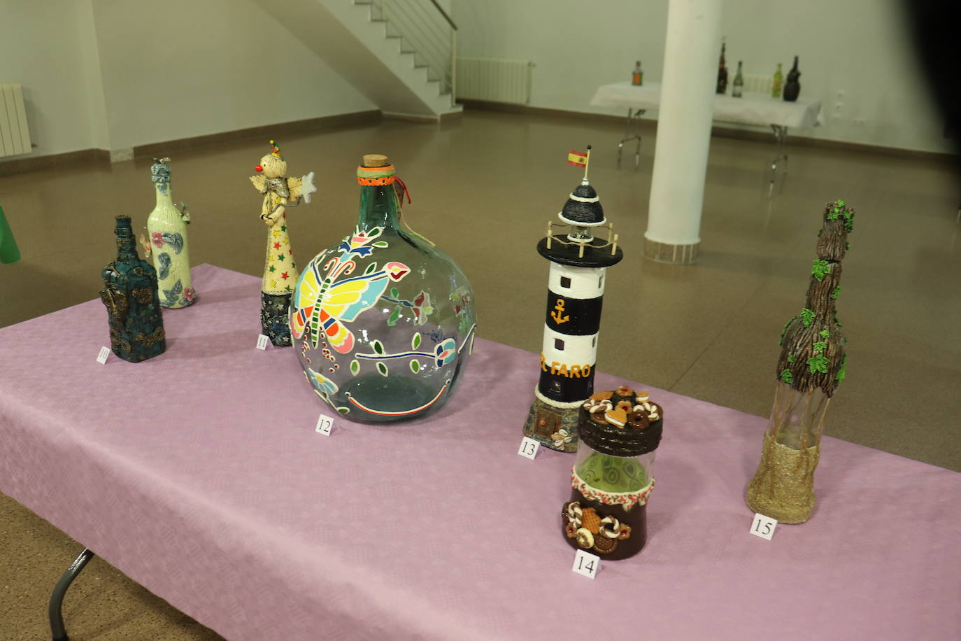 Botellas decoradas, la muestra que visitar en Guijuelo