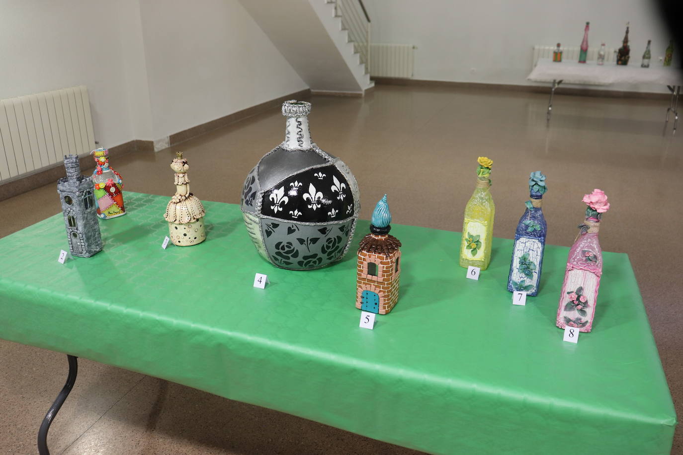 Botellas decoradas, la muestra que visitar en Guijuelo