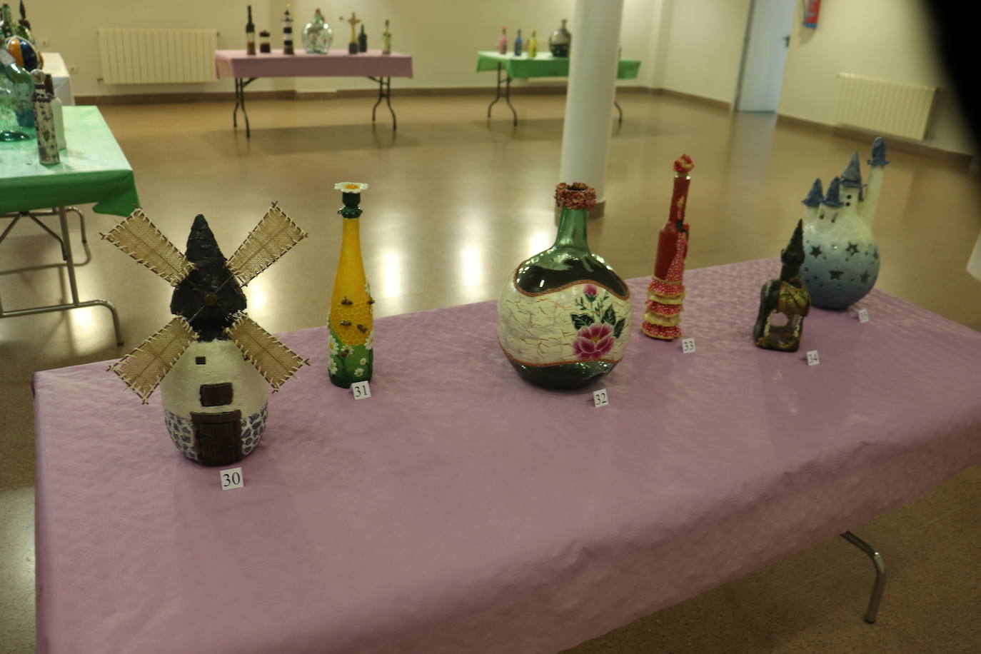 Botellas decoradas, la muestra que visitar en Guijuelo