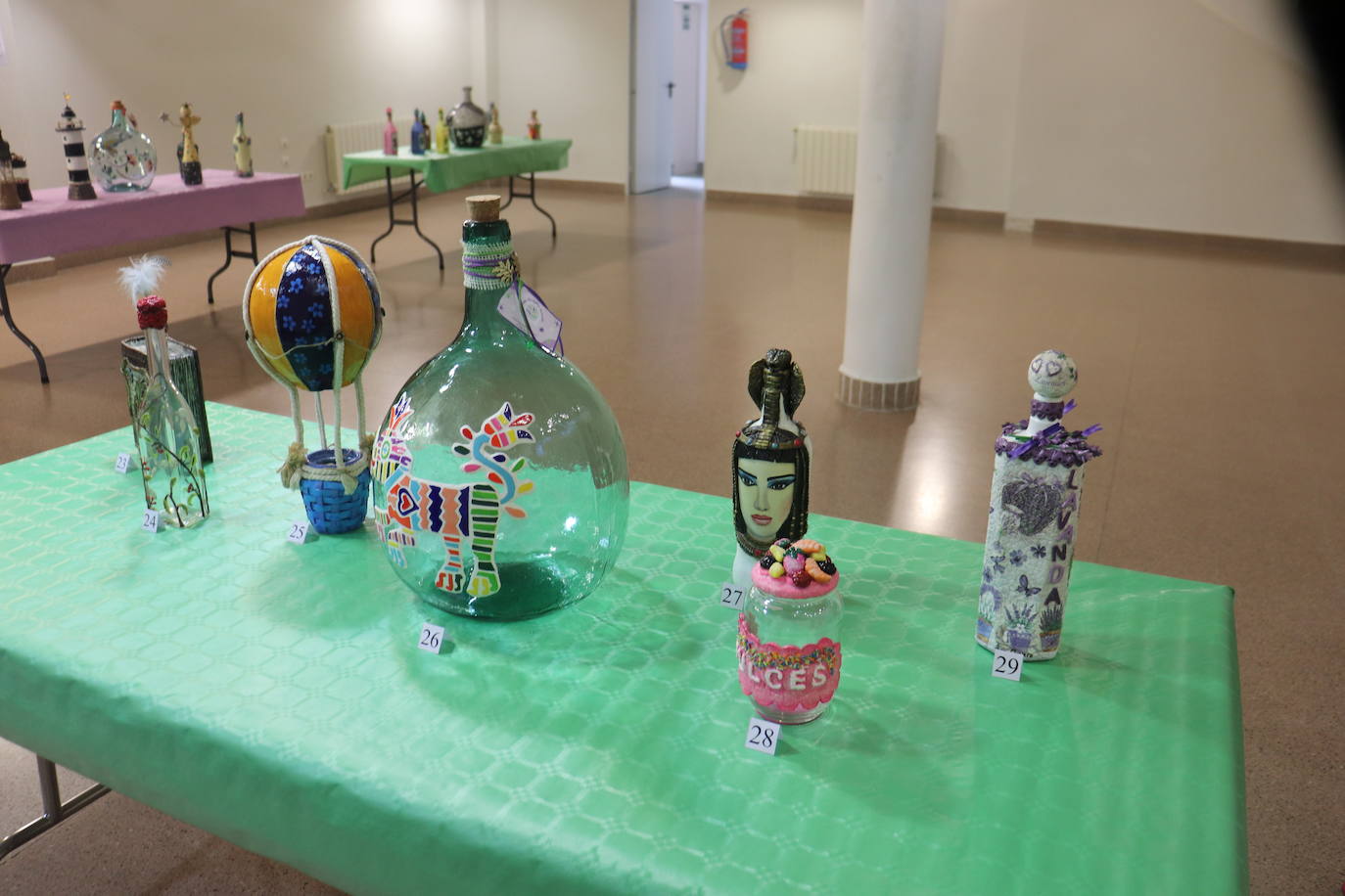 Botellas decoradas, la muestra que visitar en Guijuelo