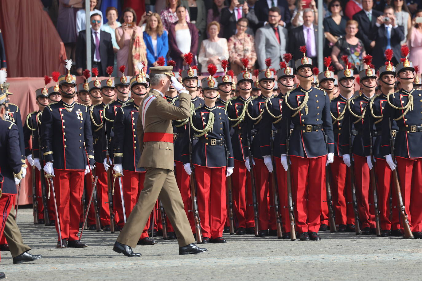 El suspiro de la Reina Letizia en la jura de bandera de la princesa Leonor