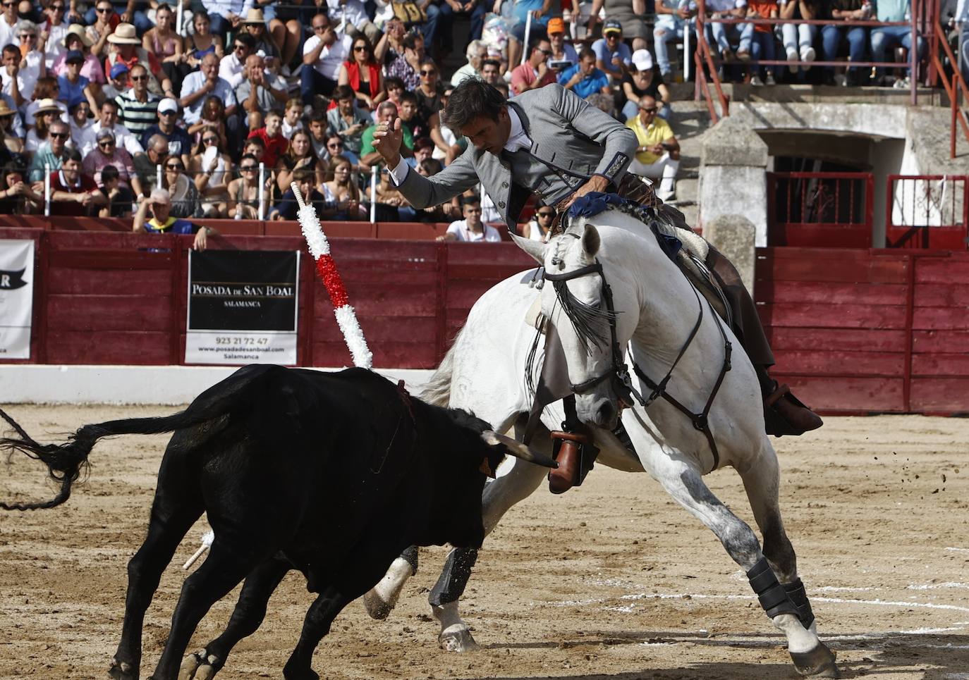 La marea amarilla alienta el toreo