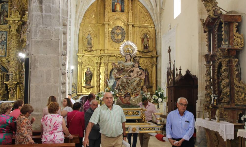 Bailes para la Virgen del Rosario en Rágama