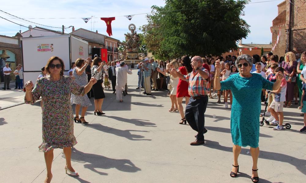 Bailes para la Virgen del Rosario en Rágama