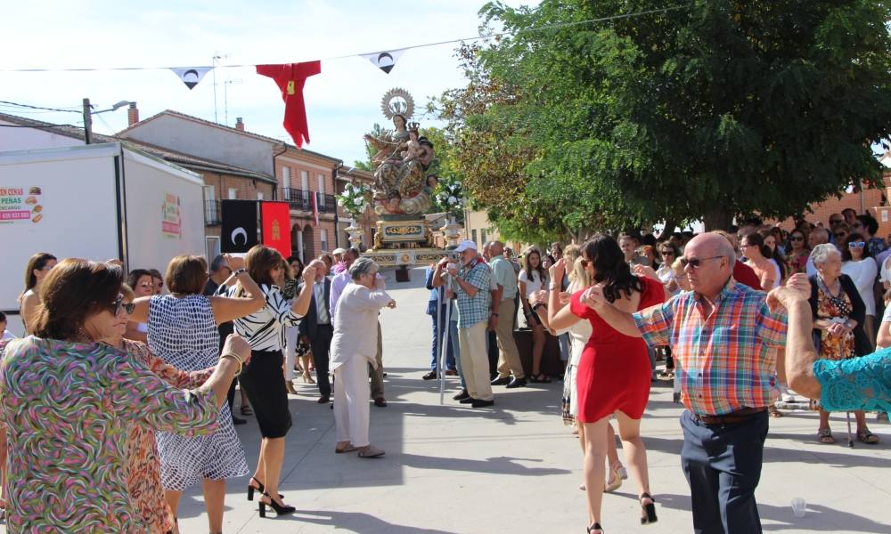 Bailes para la Virgen del Rosario en Rágama