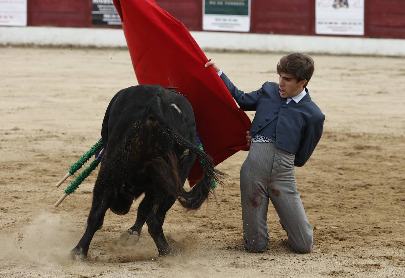 La marea amarilla alienta el toreo