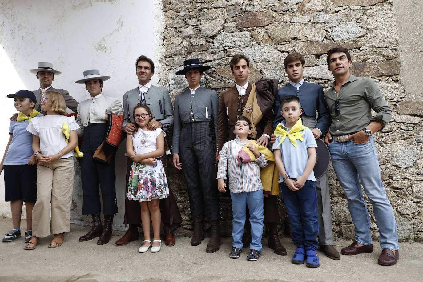 La marea amarilla alienta el toreo