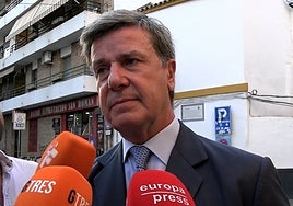 La casa de Alba se tambalea: Cayetano Martínez de Irujo rompe con su familia