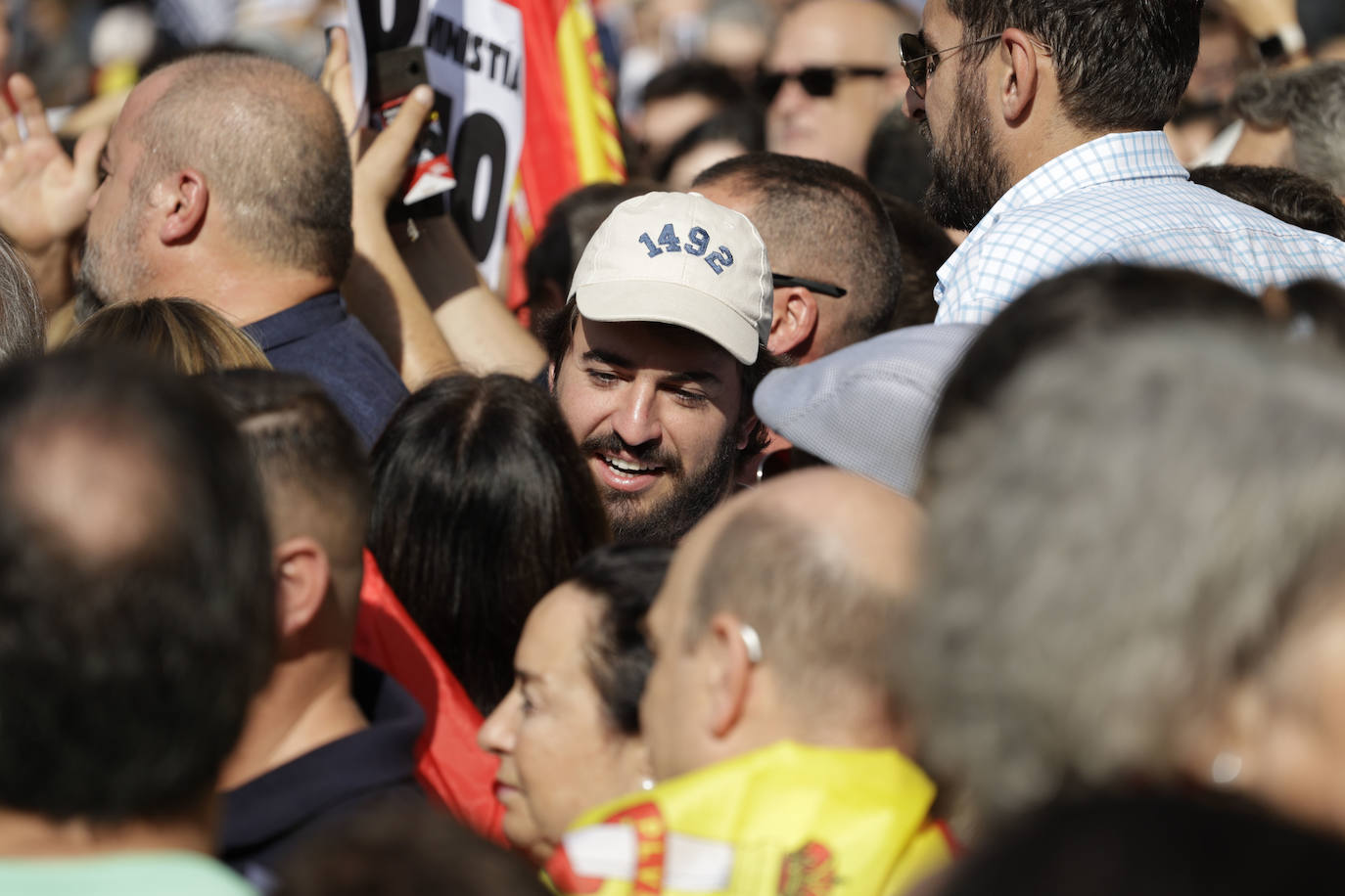 Los ingeniosos mensajes de la pancartas de la manifestación contra la amnistía en Barcelona