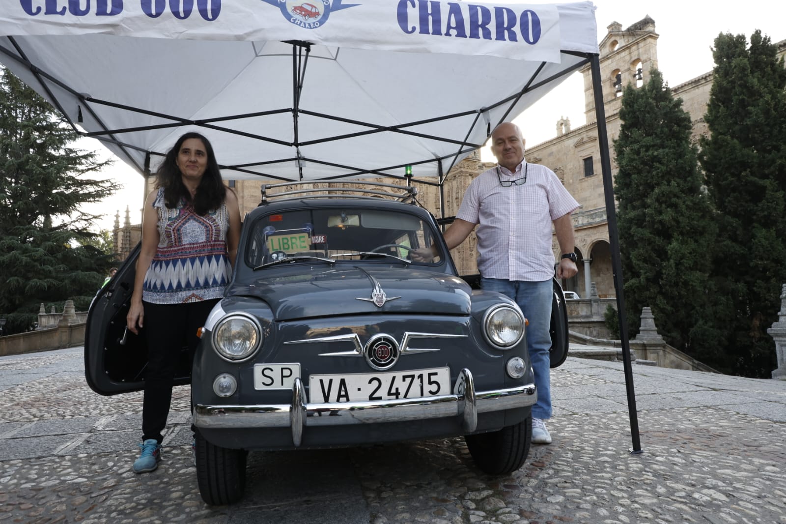 La nostalgia de los Seat 600 inunda las calles de Salamanca