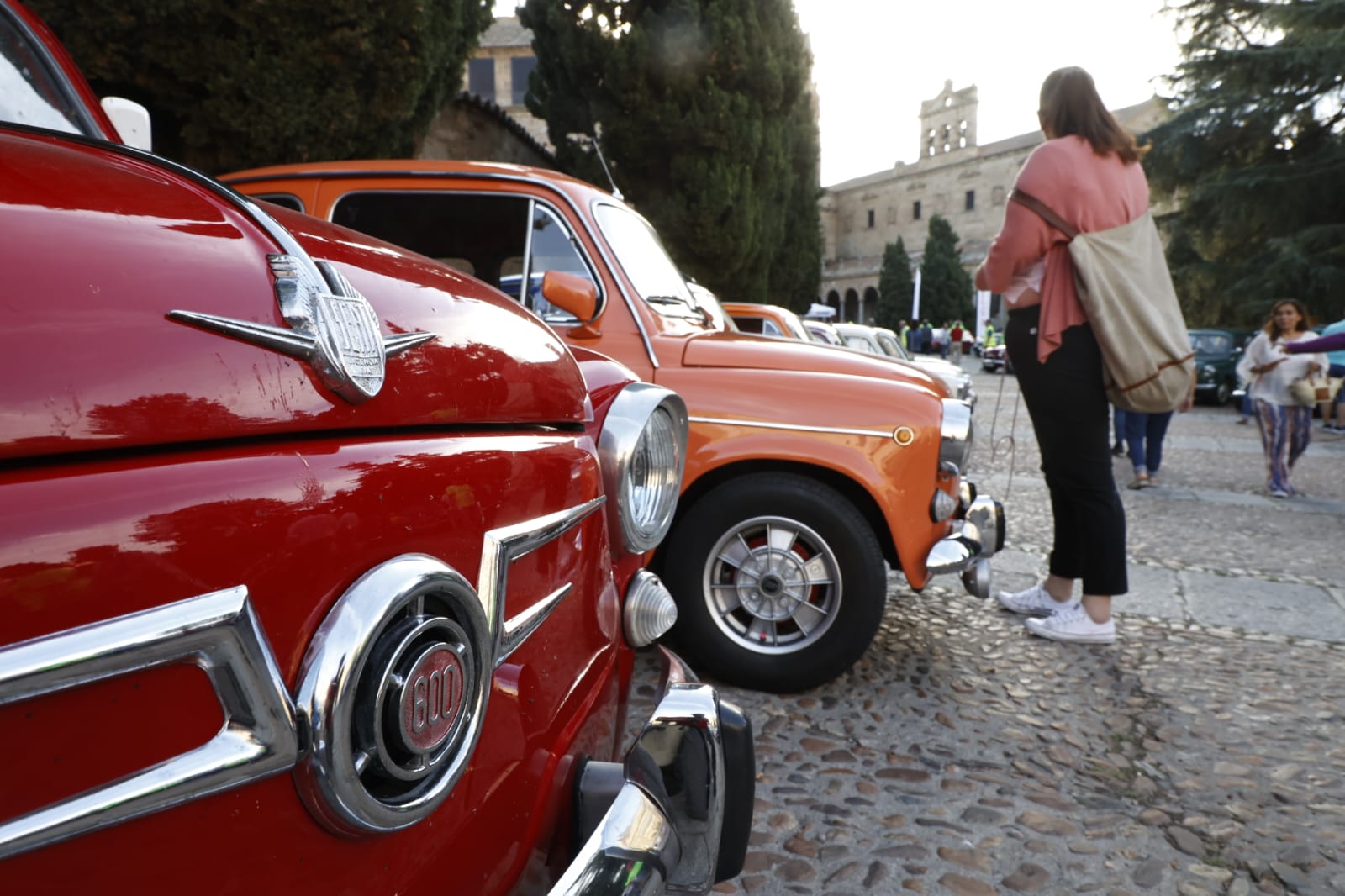 La nostalgia de los Seat 600 inunda las calles de Salamanca