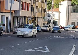 Vista de la calle Obispo Zarranz en uno de los pasos de peatones más peligrosos de la ciudad.