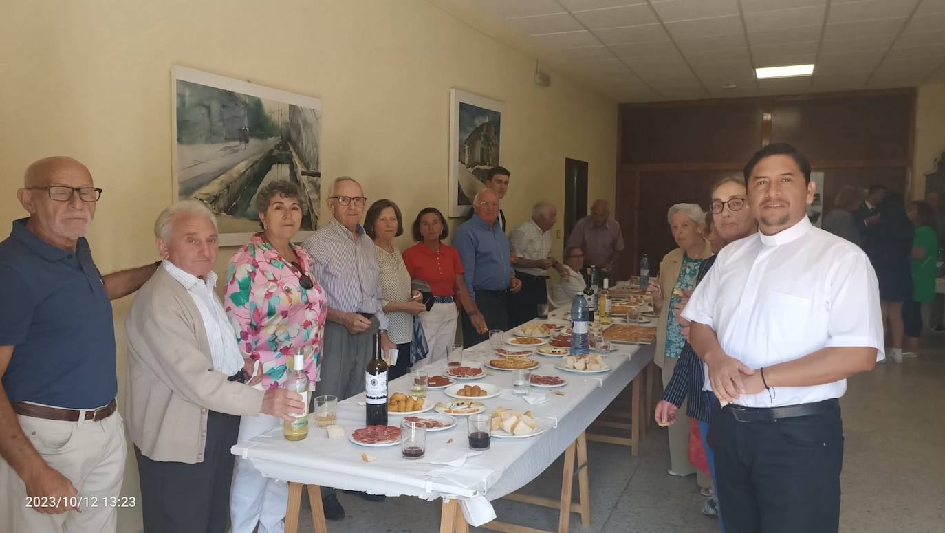 Los vecinos de Linares de Riofrío acompañan a la Guardia Civil