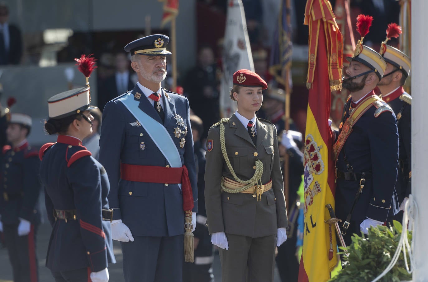 La princesa Leonor reaparece en el desfile con el uniforme de gala del Ejército de Tierra