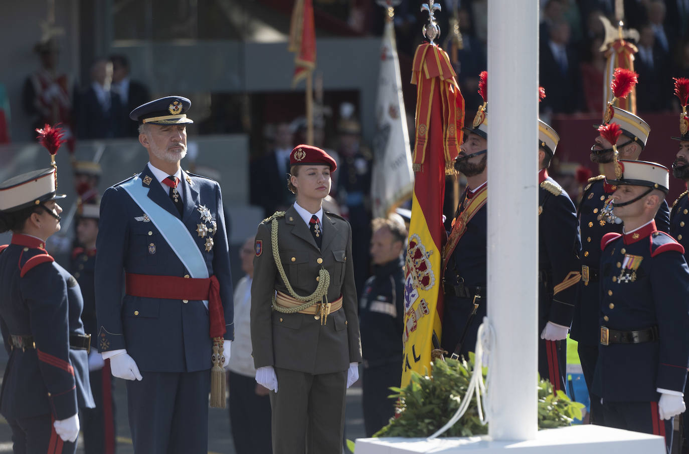 La princesa Leonor reaparece en el desfile con el uniforme de gala del Ejército de Tierra