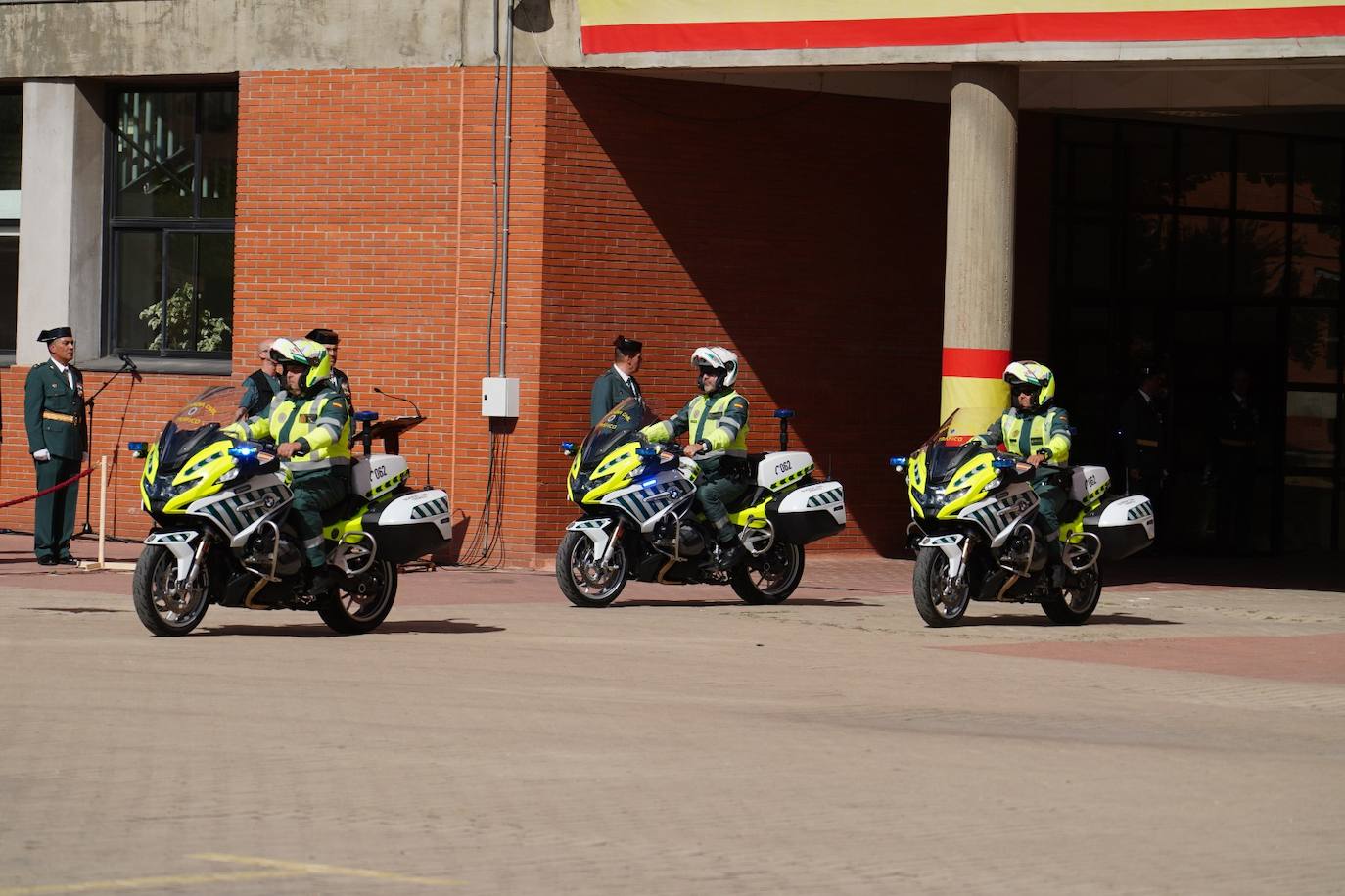 Las mejores imágenes de la celebración de la Guardia Civil en homenaje a la Virgen del Pilar