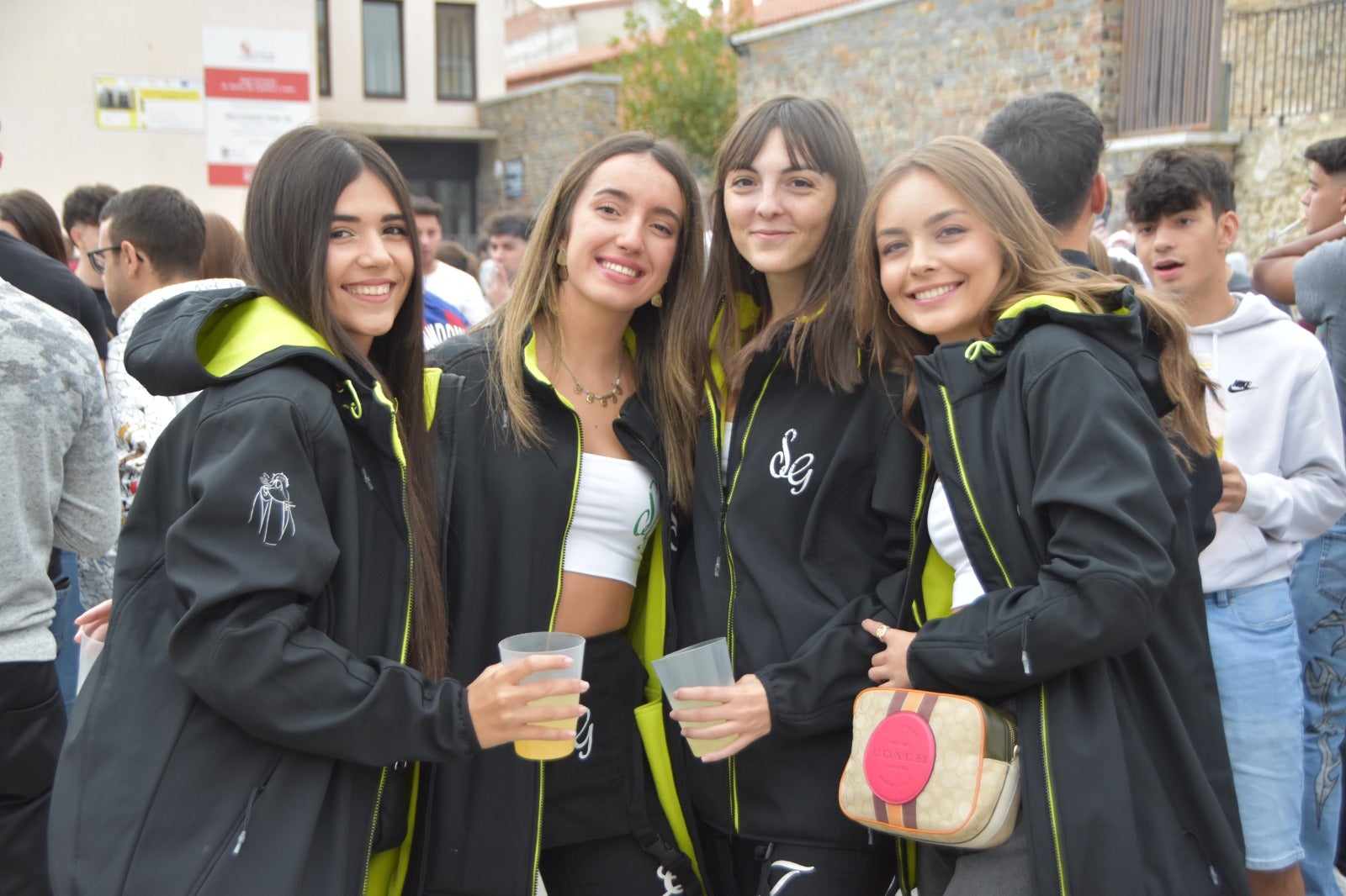 Arranca la fiesta en Alba con el ambiente más juvenil