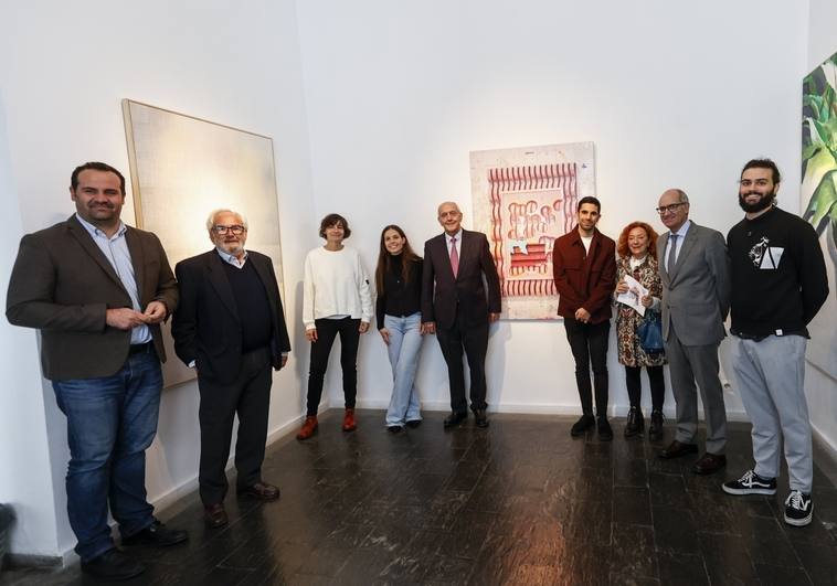 David Mingo, Fernando Población, Mª Jesús Díez, Blanca Nieto (3º), Pedro Díaz, Francisco Mayor (1º), Adora Calvo, Javier Iglesias y Jon Amorrortu (2º) con las obras premiadas en 2022.