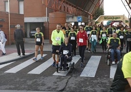 Enfermos de ELA participaron en la carrera popular con sus sillas de ruedas