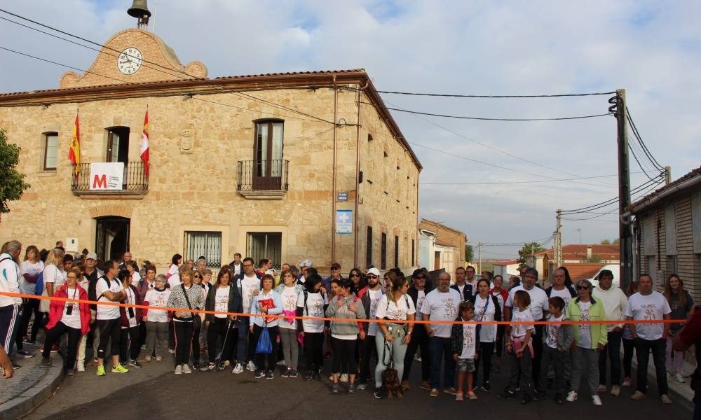 Pasos solidarios a favor de la lucha contra la esclerosis múltiple desde Villar de Gallimazo hasta Peñaranda