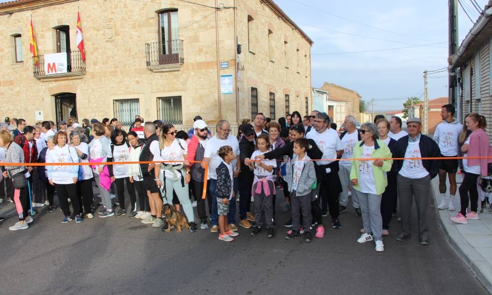 Pasos solidarios a favor de la lucha contra la esclerosis múltiple desde Villar de Gallimazo hasta Peñaranda