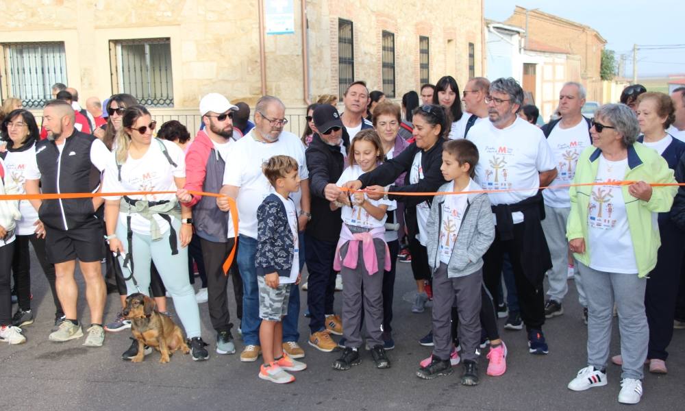 Pasos solidarios a favor de la lucha contra la esclerosis múltiple desde Villar de Gallimazo hasta Peñaranda