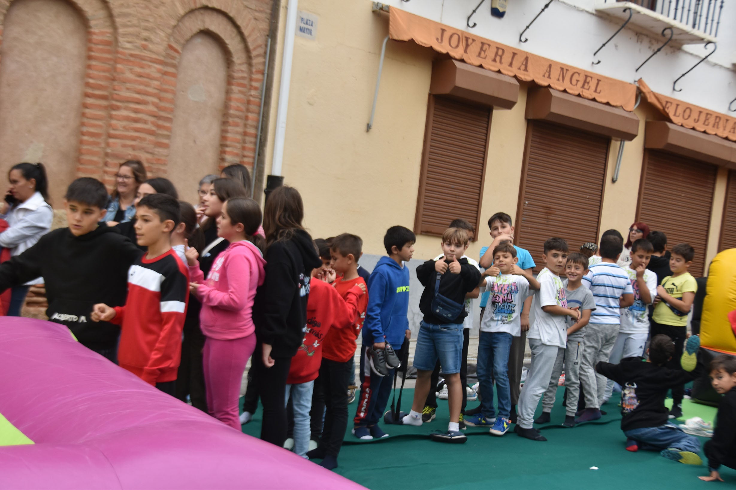 Los niños de Alba brillan en los playbacks