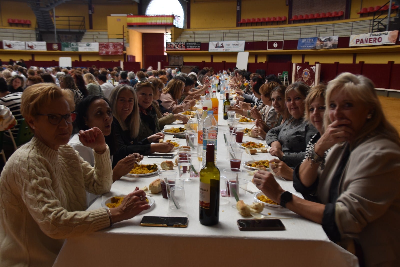 Alba dedica su día festivo a las mujeres