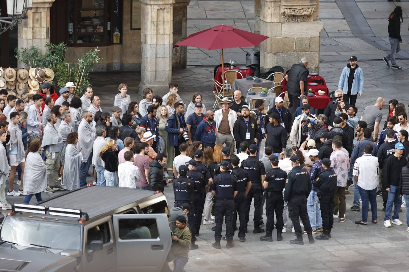 Las mejores imágenes de los actores del segundo día de rodaje de la película de Bollywood