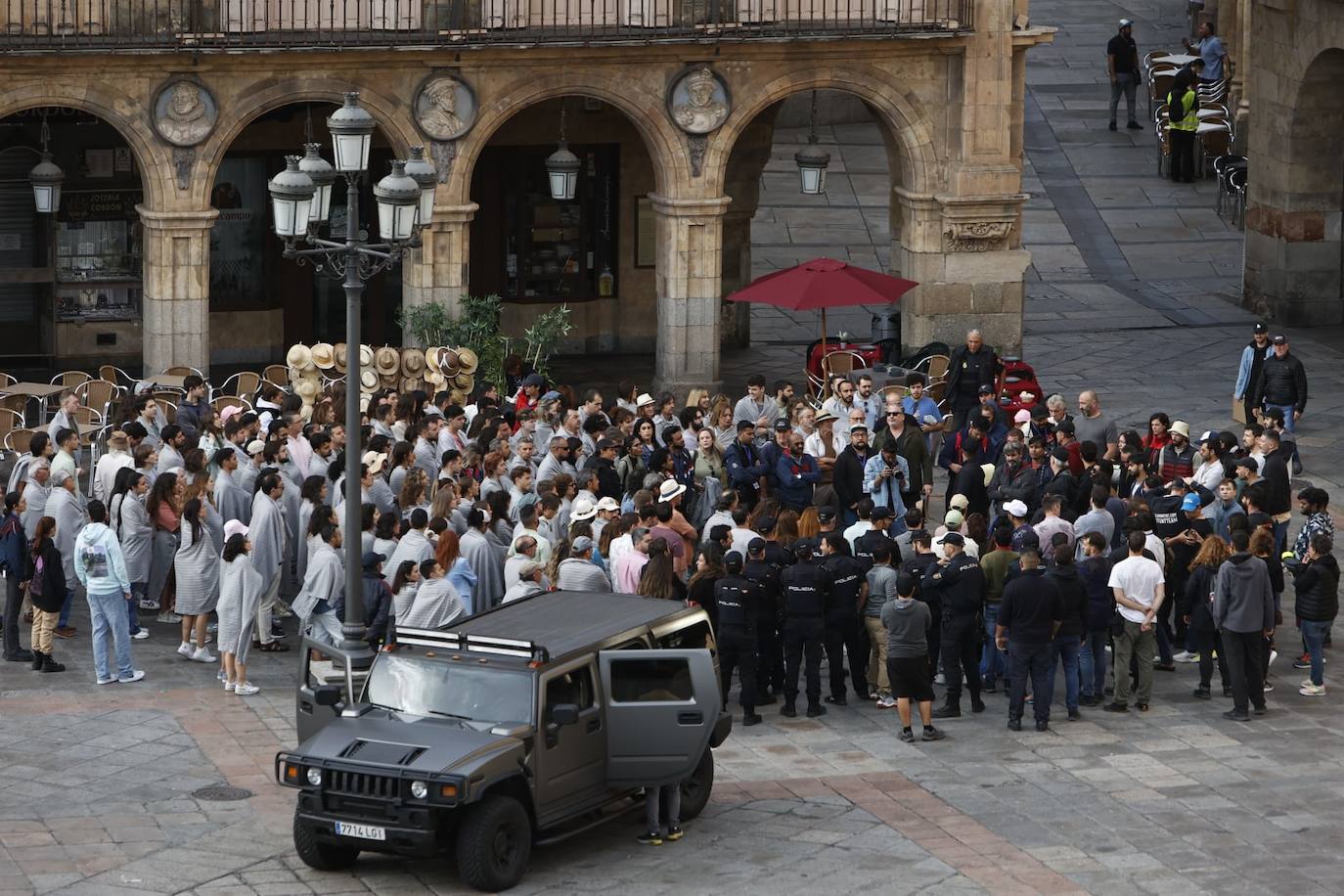 Las mejores imágenes de los actores del segundo día de rodaje de la película de Bollywood