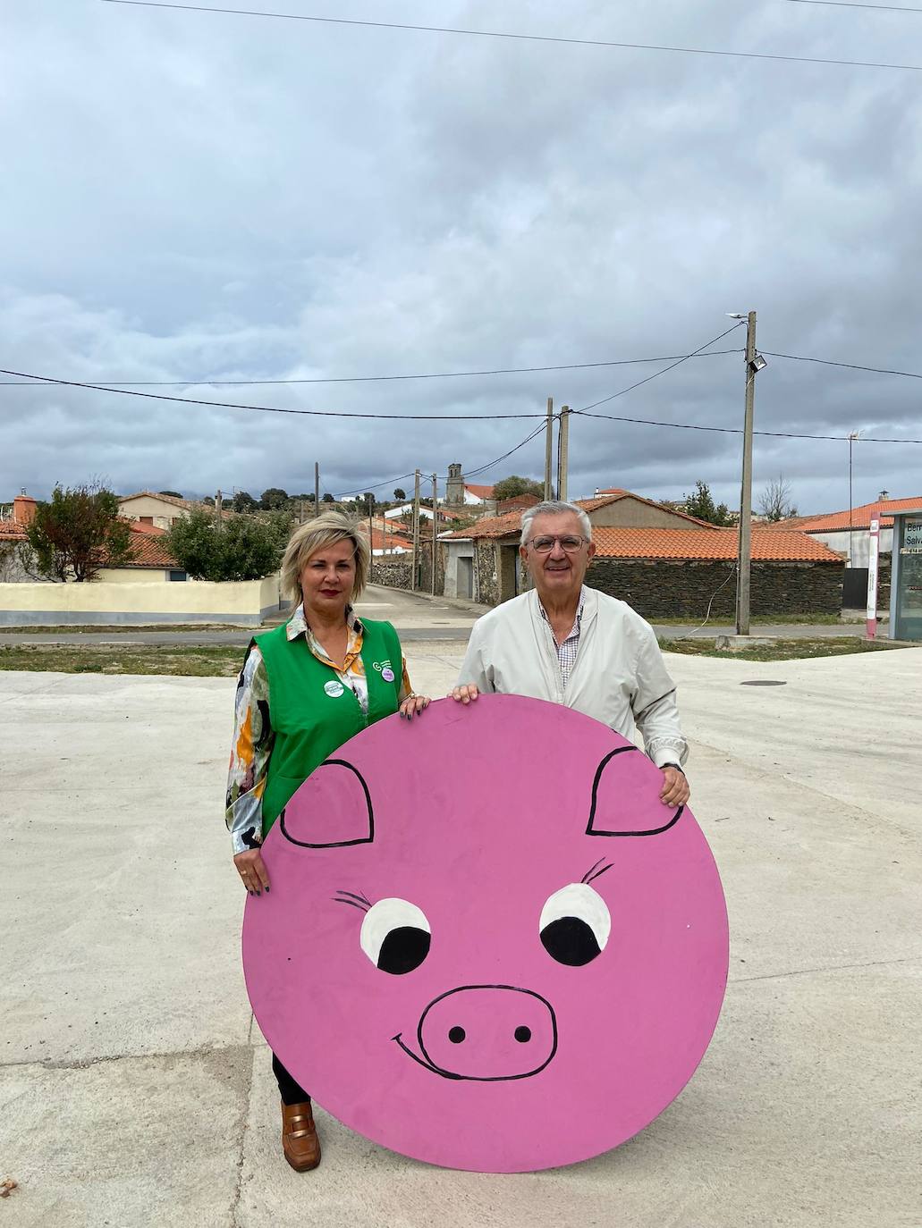 El rosa se extiende por la comarca de Guijuelo en la lucha contra el cáncer