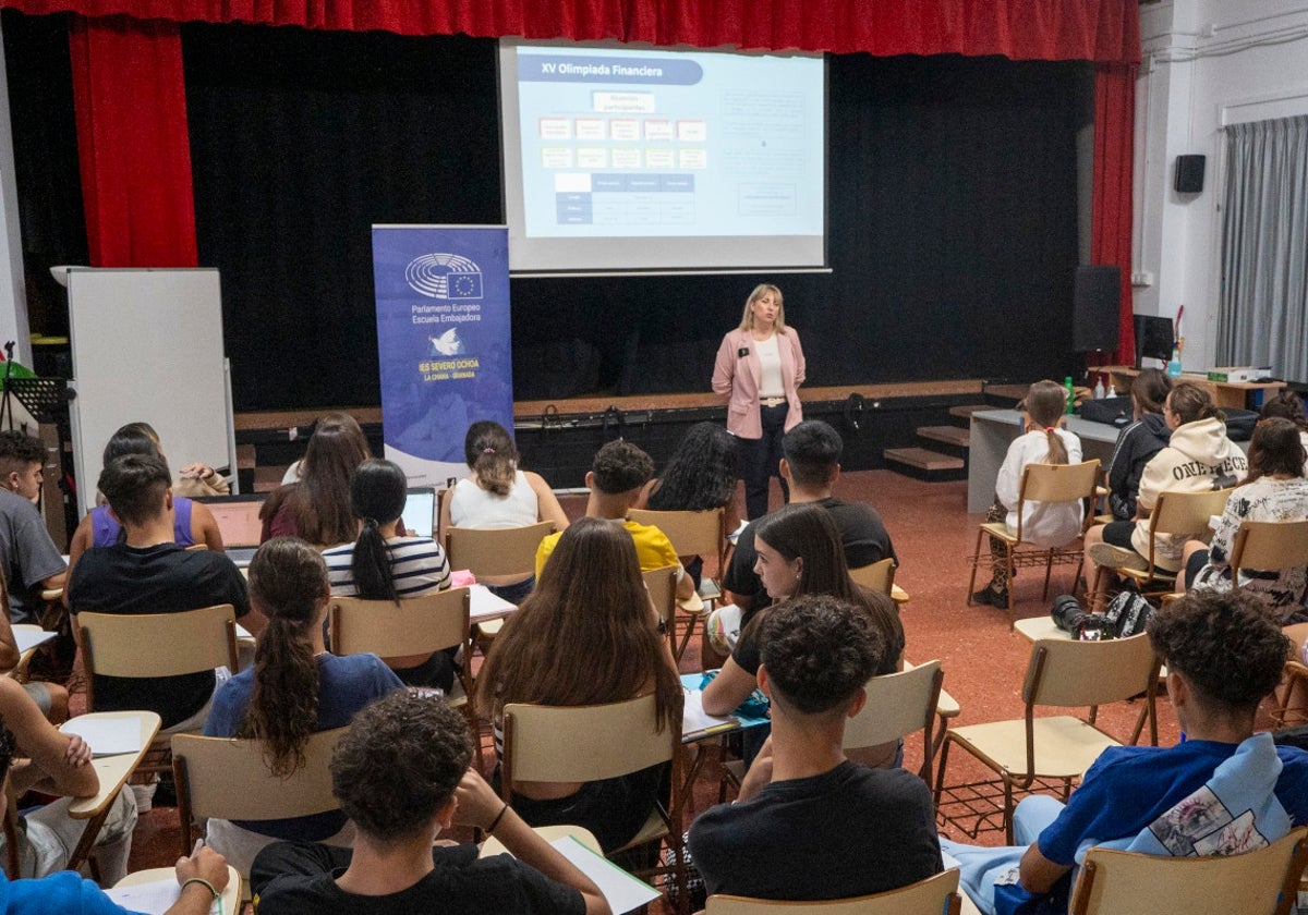 Una de las sesiones eminentemente prácticas sobre educación financiera para jóvenes