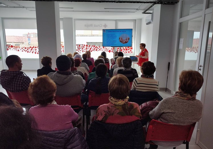 Imagen principal - Taller realizado en Cruz Roja en Peñaranda de Bracamonte.