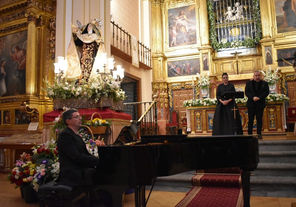 Montserrat Martín Caballé conquista al público de Alba durante el recital lírico teresiano