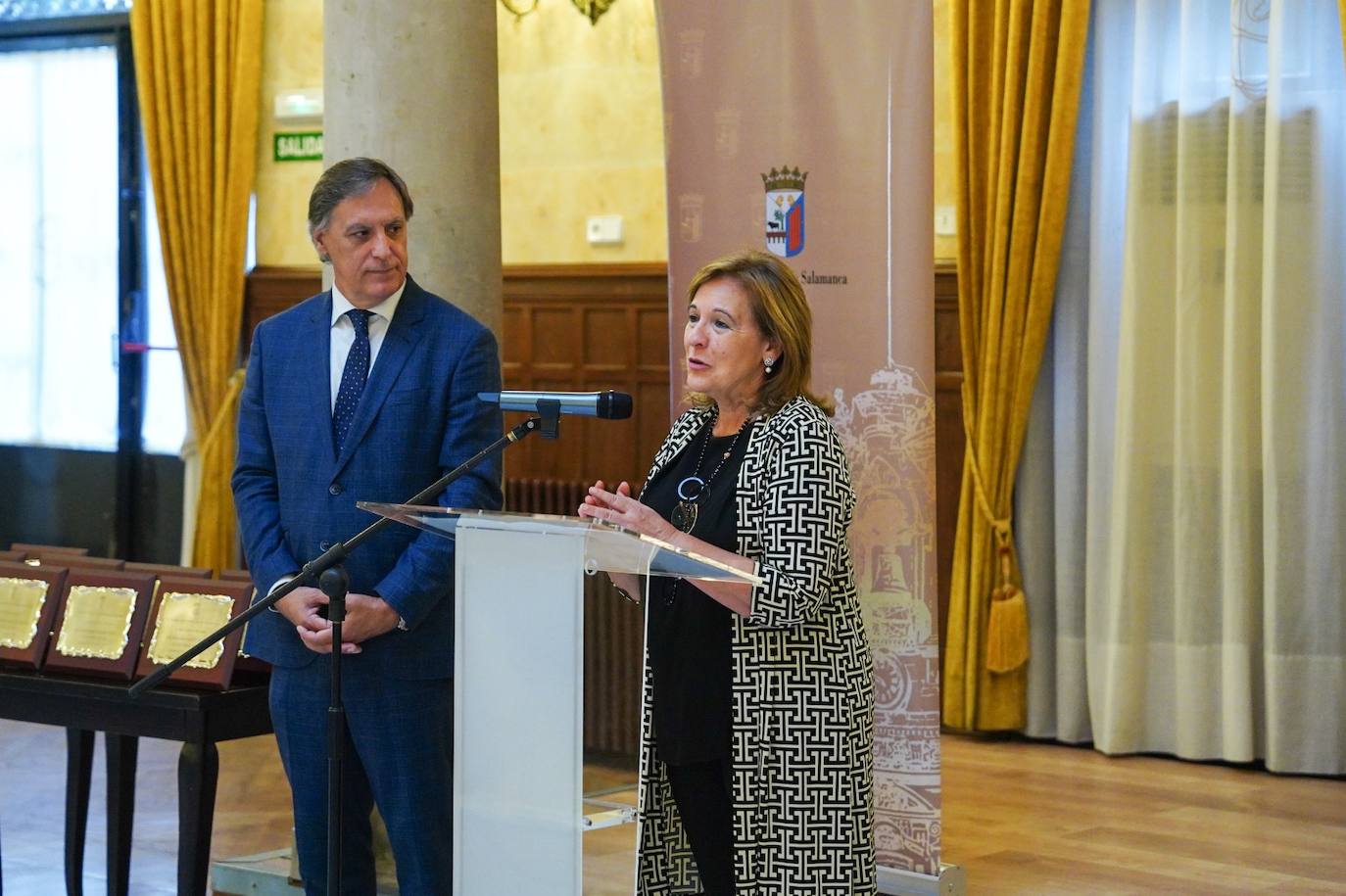 Estas son las mejores imágenes del homenaje a 43 matrimonios de Salamanca que celebran sus Bodas de Oro