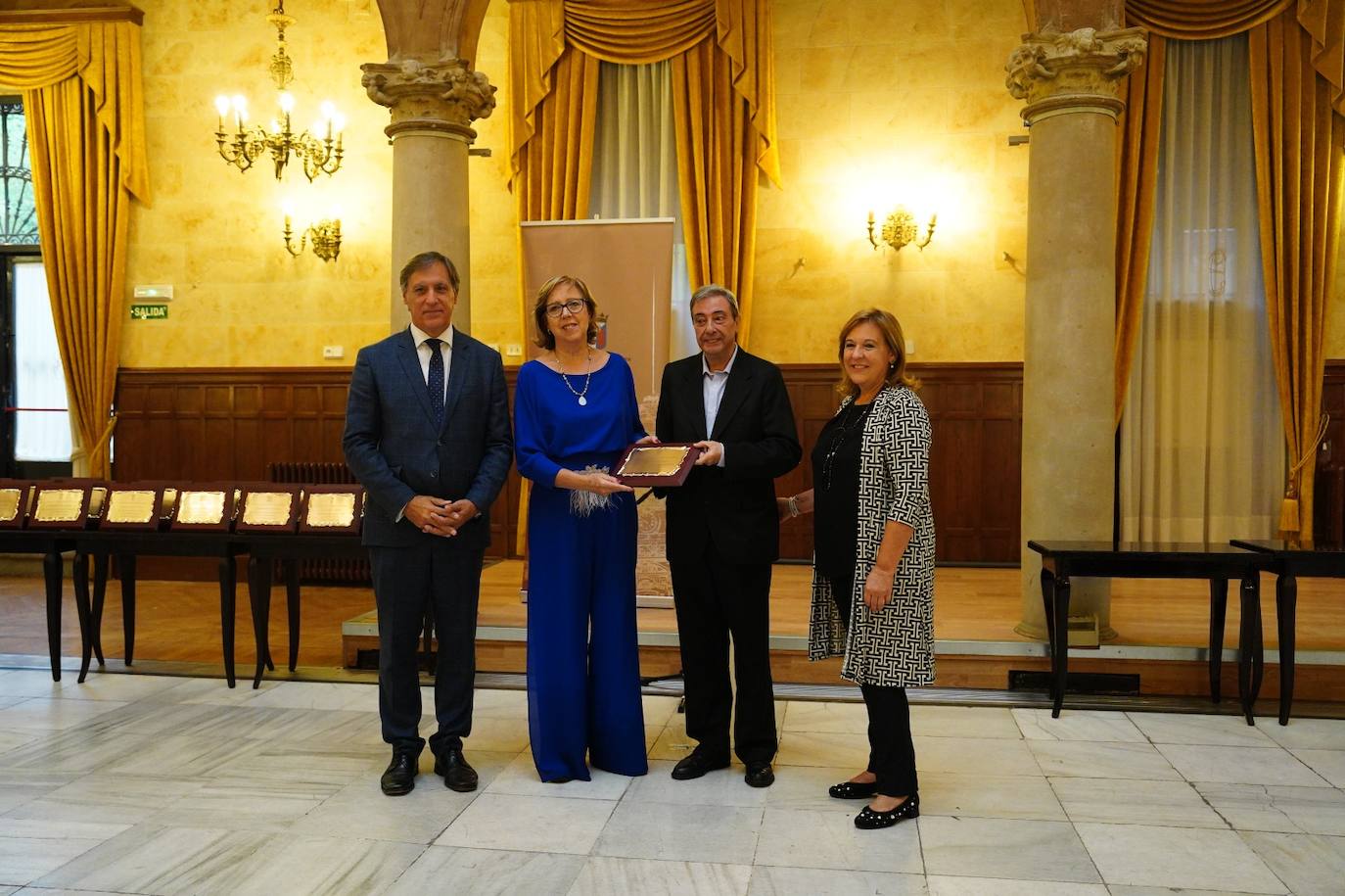 Estas son las mejores imágenes del homenaje a 43 matrimonios de Salamanca que celebran sus Bodas de Oro