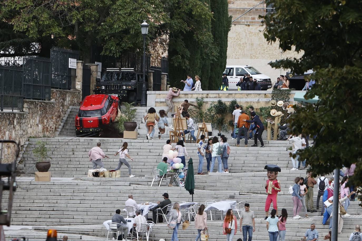 Espectacular imagen: un Mini se &#039;lanza&#039; por las escaleras de la Vaguada
