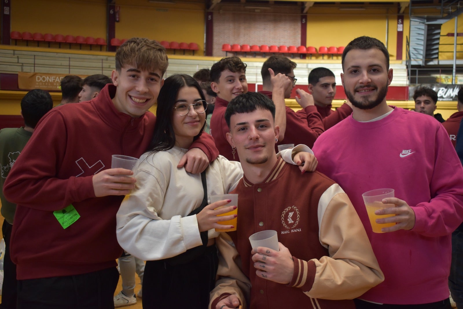 Los jóvenes de Alba inundan las calles de la villa