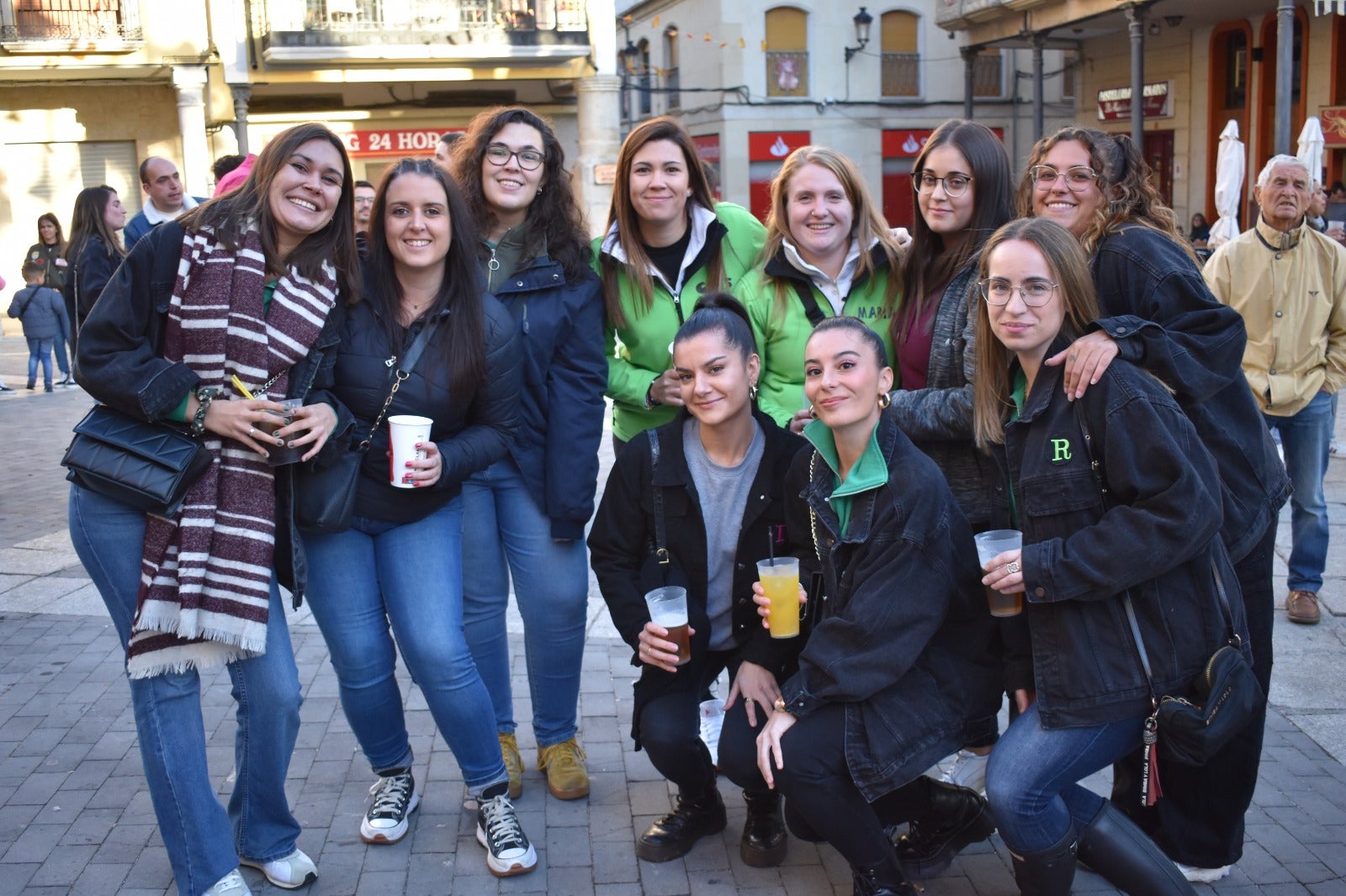 Los jóvenes de Alba inundan las calles de la villa