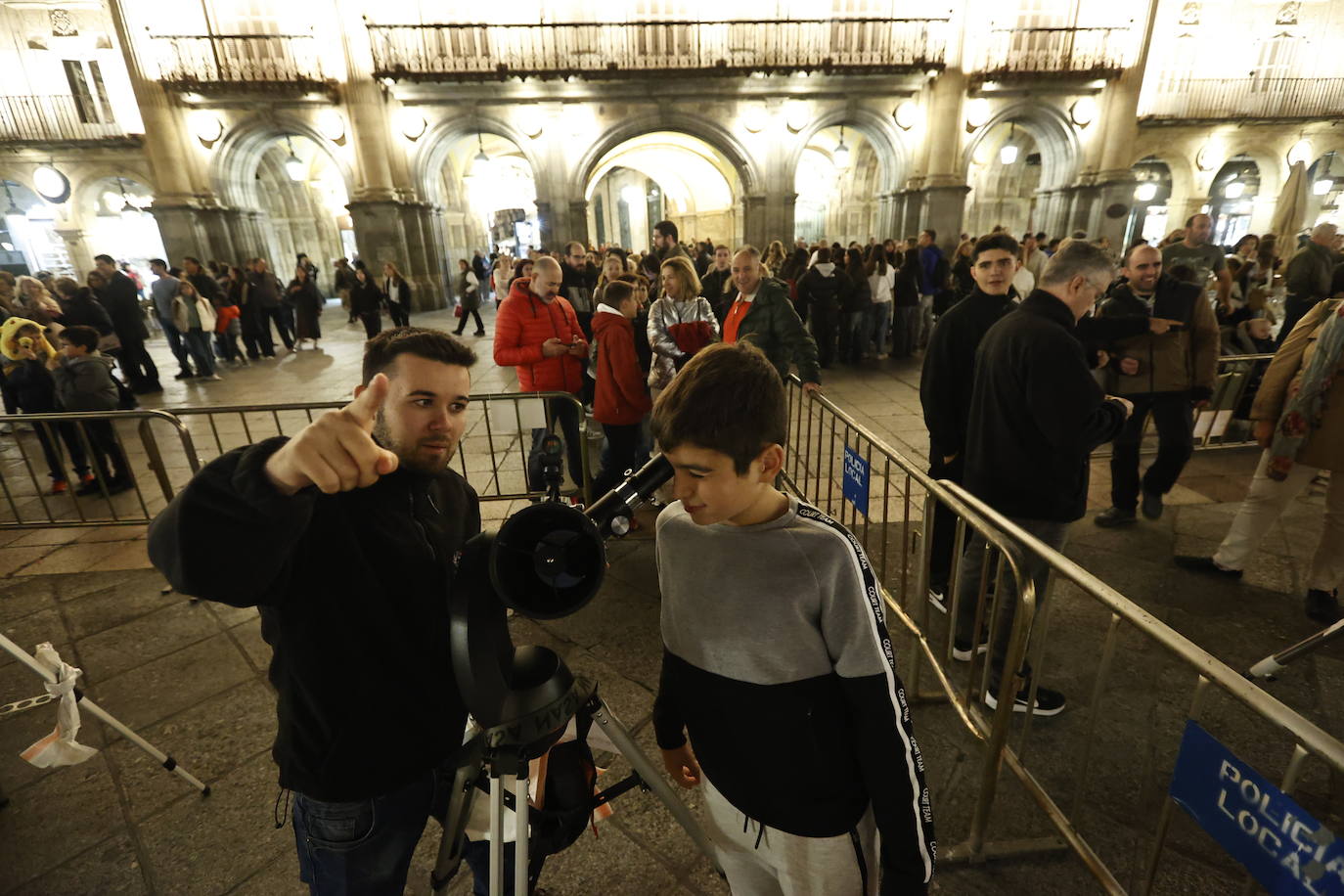 La Luna, protagonista de la noche en la Plaza Mayor