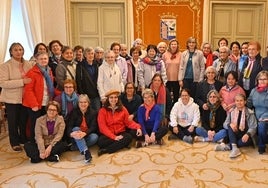 Representantes de las hermanas, en el salón de recepciones del Ayuntamiento.