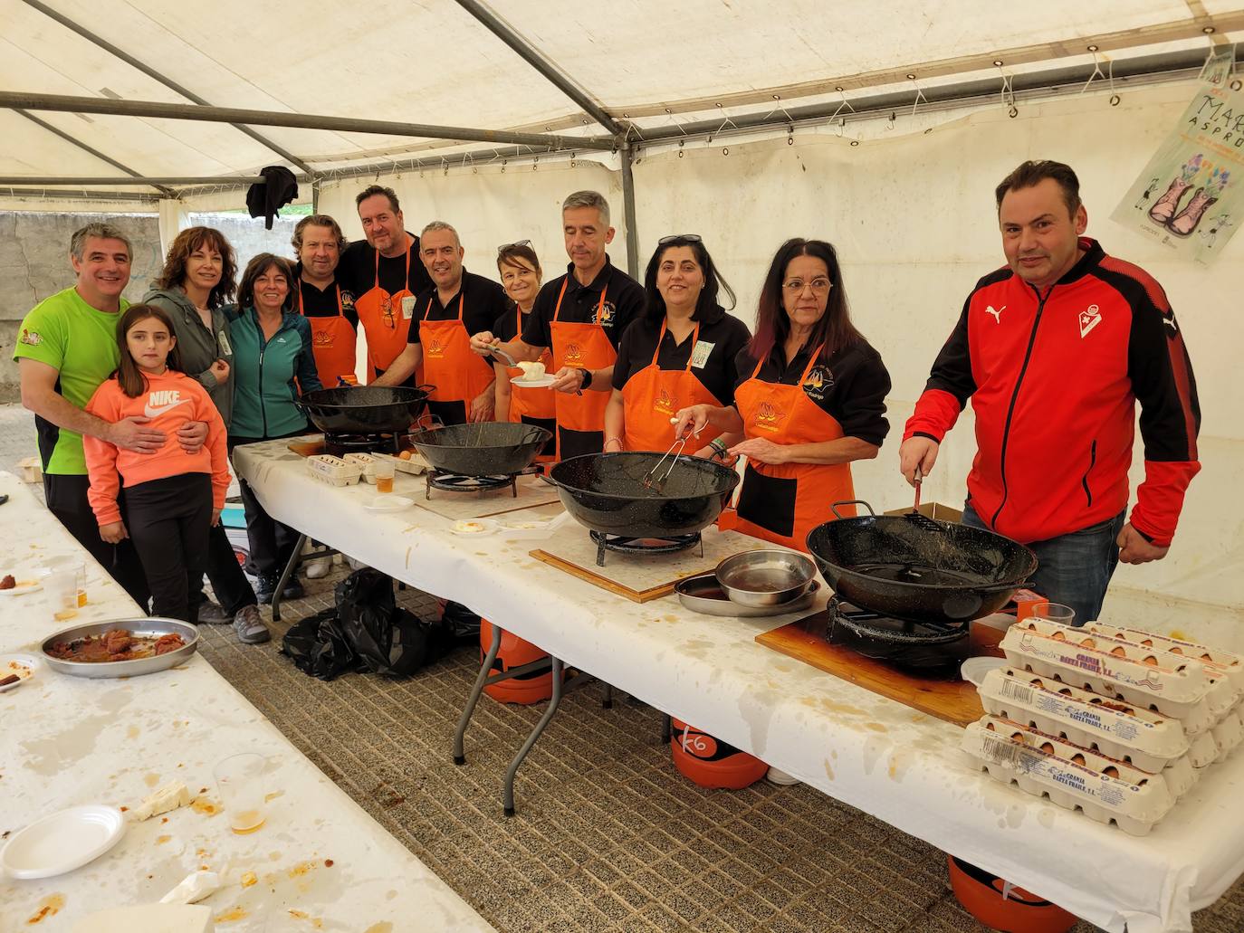 Fiesta, solidaridad y baile en la salida de la XXXIII Marcha de Asprodes