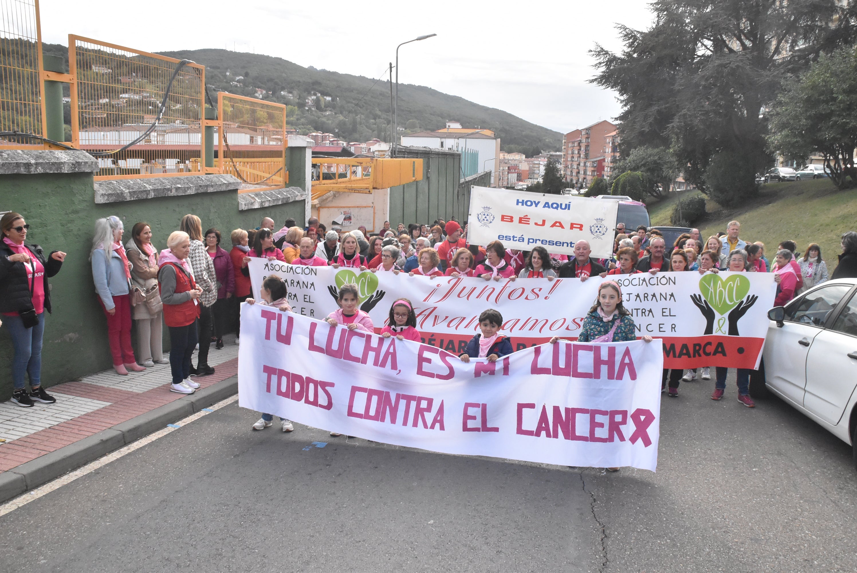 Béjar se tiñe de rosa para luchar contra el cáncer de mama