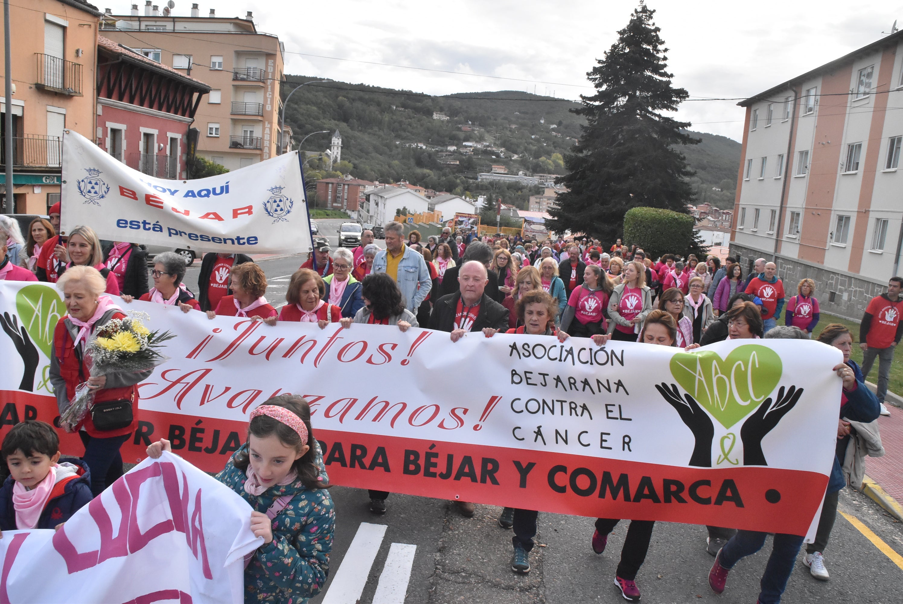 Béjar se tiñe de rosa para luchar contra el cáncer de mama