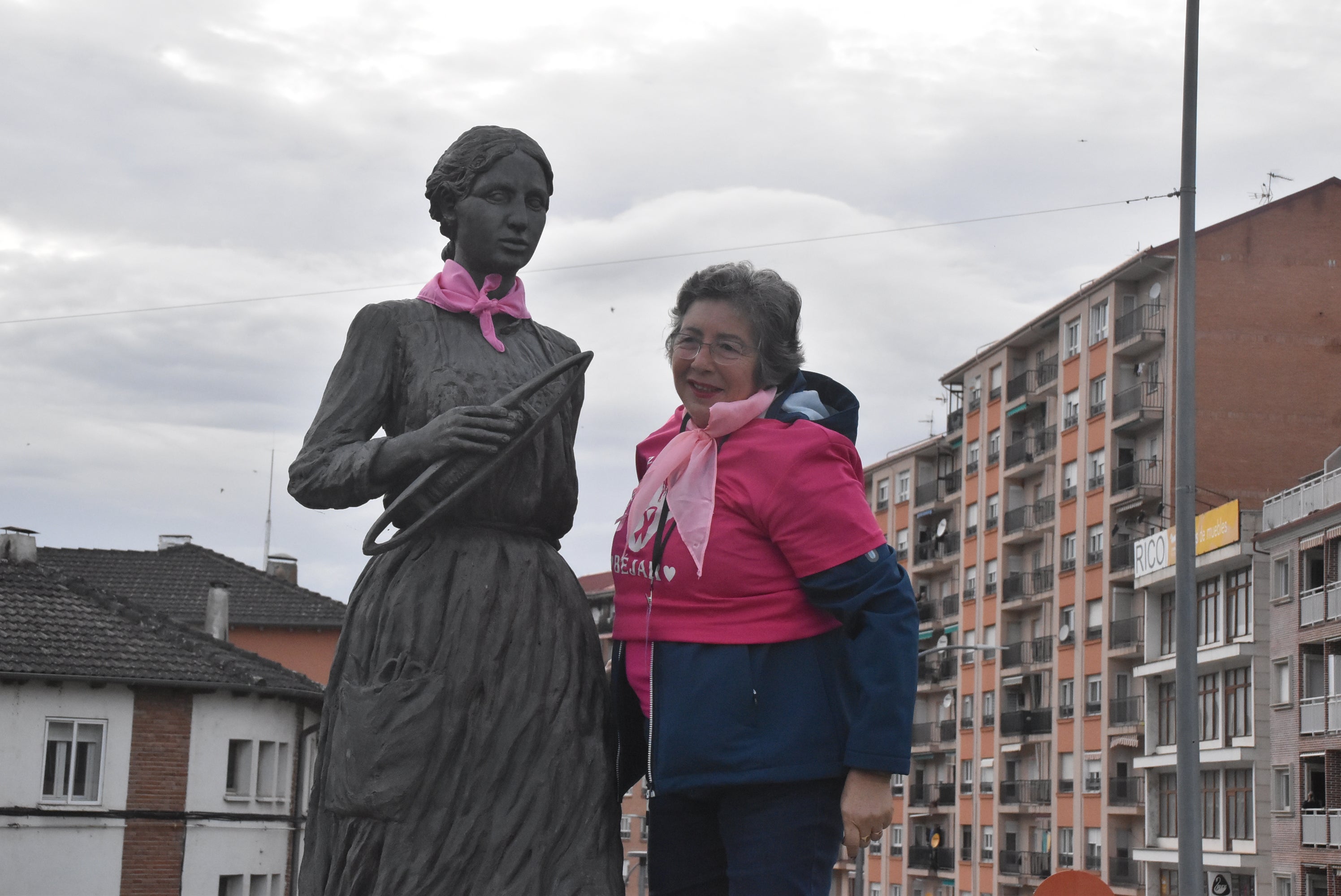 Béjar se tiñe de rosa para luchar contra el cáncer de mama