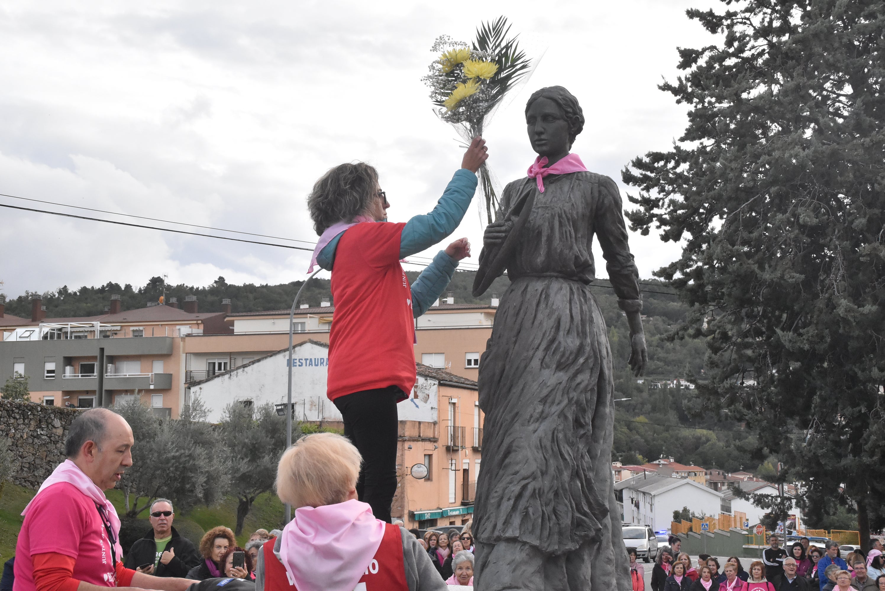 Béjar se tiñe de rosa para luchar contra el cáncer de mama