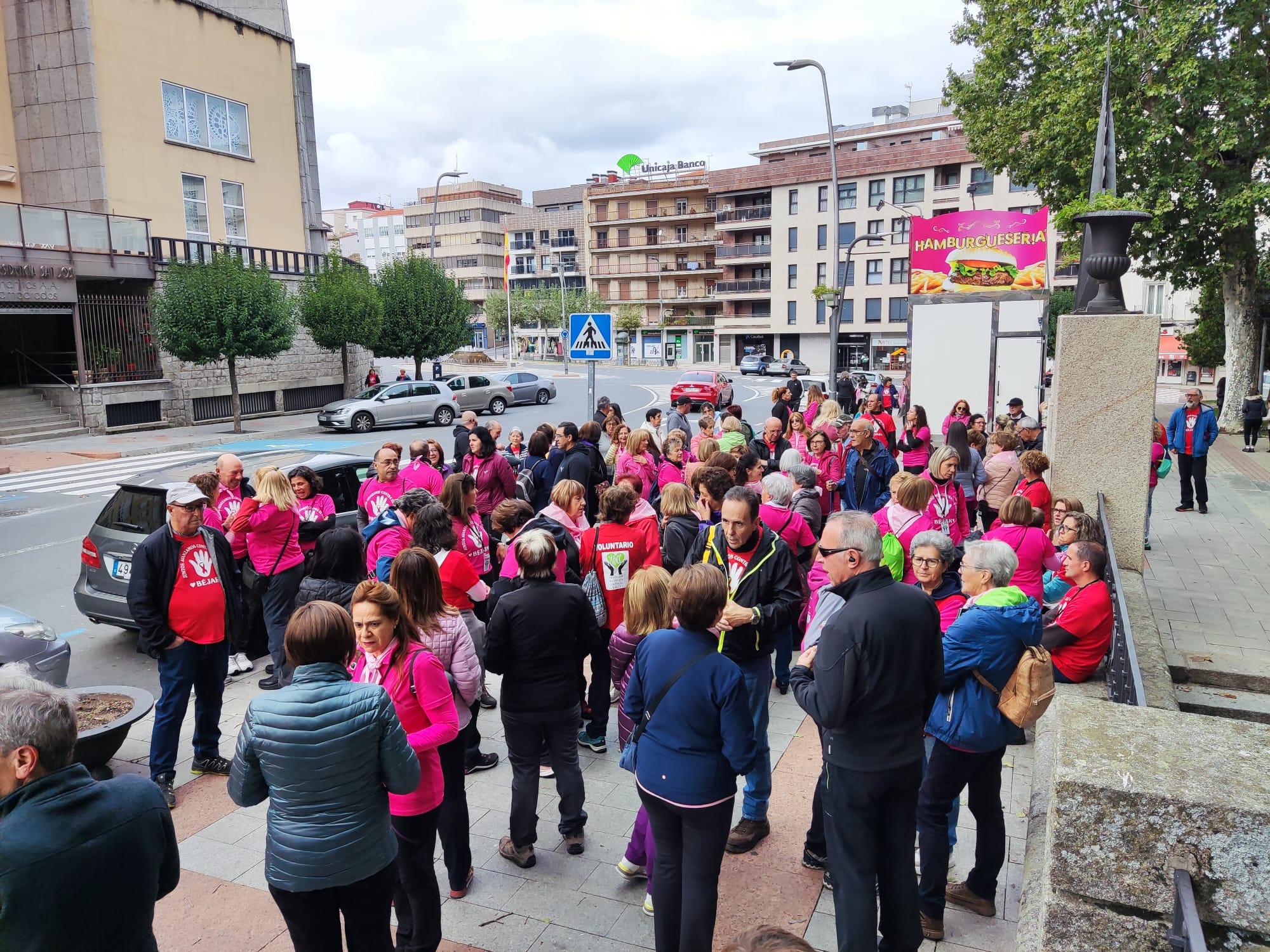 Béjar se tiñe de rosa para luchar contra el cáncer de mama