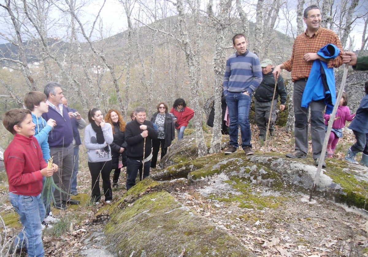 Lagares rupestres en San Esteban de la Sierra, antiguas excavaciones en las rocas que se utilizaban en la elboración del vino.