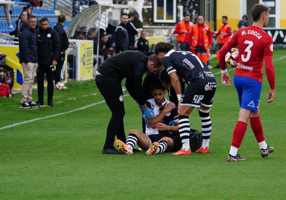 Manu Ramírez, tras sufrir la lesión ante el Tarazona.